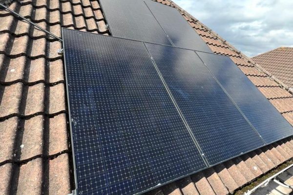 Array of 5 Eurener panels installed on roof